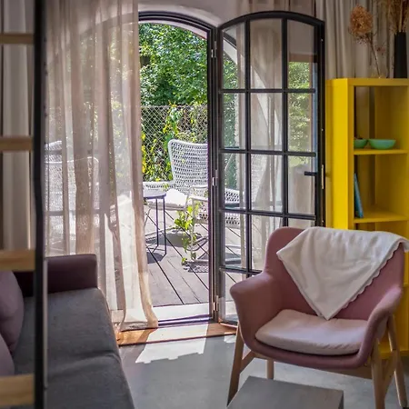 Tiny House, Podkrovni A S Vyhledem Do Zahrady דירה