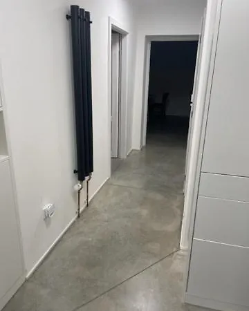 Tiny House, Podkrovni A S Vyhledem Do Zahrady דירה *