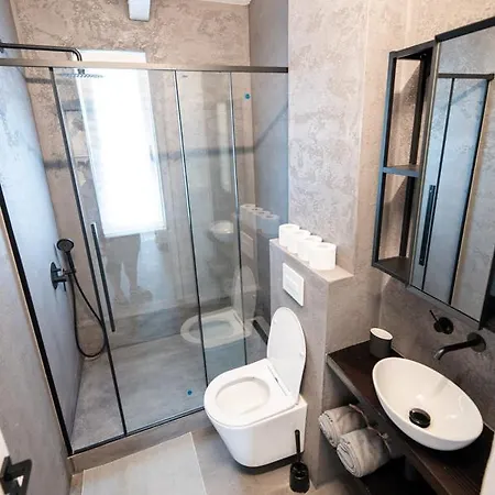 Tiny House, Podkrovni A S Vyhledem Do Zahrady * 俄斯特拉发