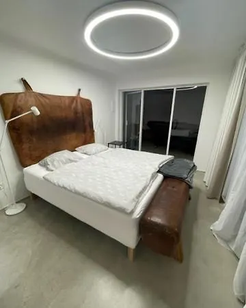 Tiny House, Podkrovní A S Výhledem Do Zahrady Apartamento Ostrava