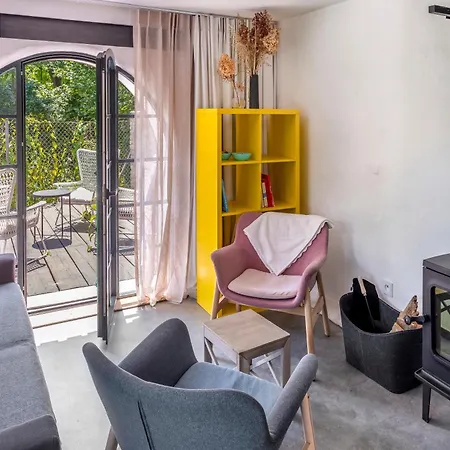 Tiny House, Podkrovni A S Vyhledem Do Zahrady Lägenhet *
